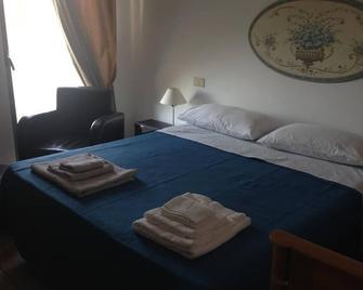 Residence Mareblu - Barcellona Pozzo di Gotto - Habitación