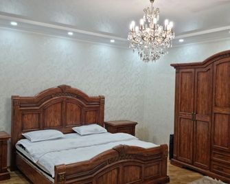 Cozy 2-bedroom apartment in charming Dushanbe with AC, WiFi - Duschanbe - Schlafzimmer