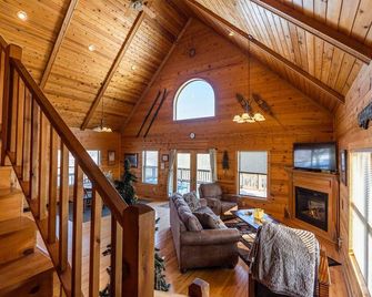 Escape to The Pines, the perfect destination for romance, seclusion & relaxation - Ferryville - Living room