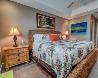 Bradenton Beach Resort Style Getaway-Walk to Beach - Bradenton Beach - Спальня