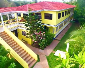 Sunshine Hotel - Little Corn Island - Edificio