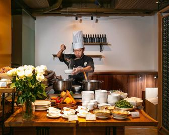 Nesta Hotel Saigon - Ho Chi Minh-byen - Buffet