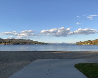 ذا موتل مونتريال - لاكي جورج - غرفة نوم