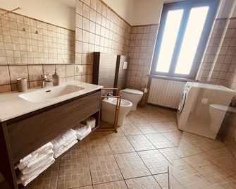 Country House La Mela Ruscalla - Camino - Baño