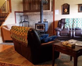 Eileen's Bed & Breakfast - Guest House - Hay River - Sala de estar