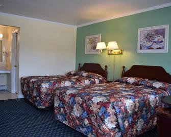 Top Hill Motel - Saratoga Springs - Bedroom