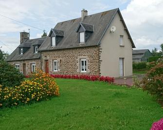 Country House With Free Wifi In A Quiet Area 45 Mins From Mont St Michel - Coulouvray-Boisbenâtre - Edificio