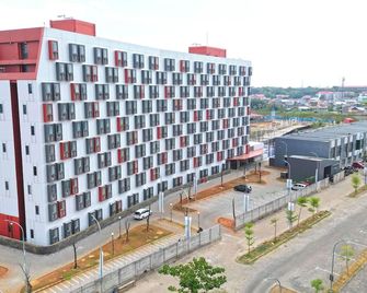 Comfortable Studio Room Apartment (No Kitchen) At Bandaraya Tallasa City Makassar - Makassar - Gebäude