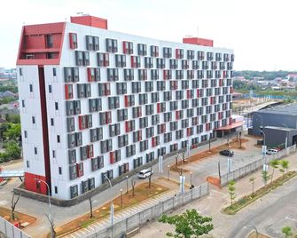 Comfortable Studio Room Apartment (No Kitchen) At Bandaraya Tallasa City Makassar - Makassar - Building