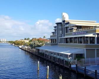 Newly Remodeled Home - Steps away from white sand beaches!!! - Lauderdale-by-the-Sea - Dining room