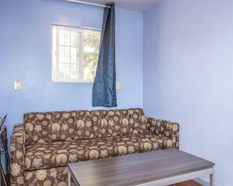 Aqua Breeze Inn - Santa Cruz - Phòng khách
