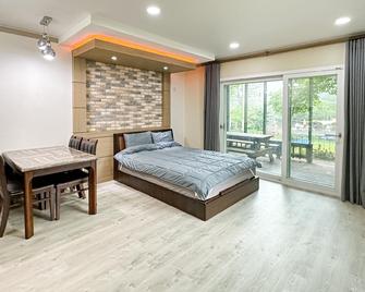 Hoengseong Solsarang Heimish Pension - Hoengseong - Bedroom