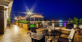 The Admiral Hotel - Batumi - Patio