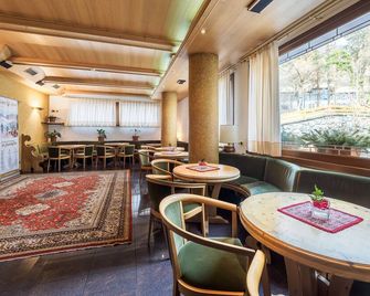 Hotel Santanton - בורמיו - מסעדה