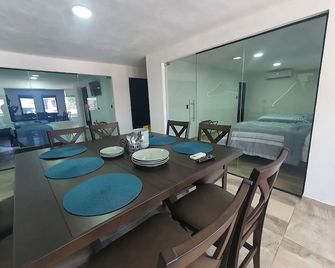 Fiesta Miramar - Madero - Eetruimte