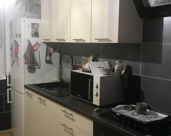 Small house with garden - Laval - Kitchen