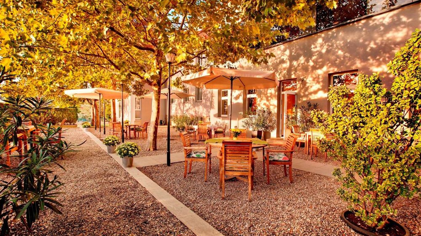 فندق شتراند ألتي دوناو