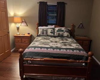 Black Bear Cabin, Gaming room and Boat parking - Benton - Habitación