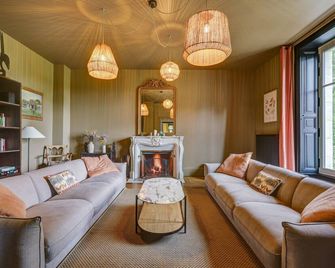 Domaine Des Forges de la Vache - Ла-Шарите-сюр-Луар - Вітальня