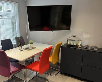 The Little house with a Tub - Bangor - Dining room