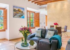 Beautiful Mallorcan Villa With Pool In Soller - Soller - Living room