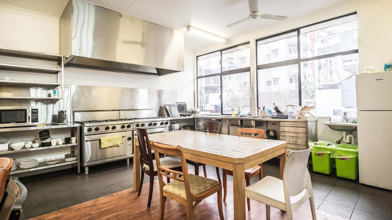 Downtown Backpackers Hostel Perth - note - Valid Passport required for check in