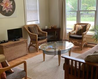 Sunny Cottage in Ellison Bay - Ellison Bay - Sala de estar