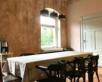 Sleeping in the station - Double room - Nebra station - Nebra - Salle à manger