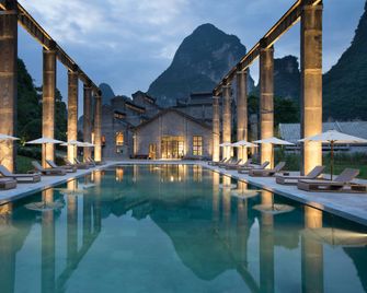 Aurua Yangshuo Sugar House, a Member of Design Hotels - גילין - בריכה