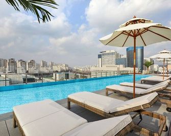 Hotel Skypark Central Seoul Pangyo - סיאונגנאם - בריכה