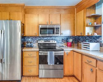 Colonial Heights Home W/ Large Yard & Bbq Grill! - Colonial Heights - Küche