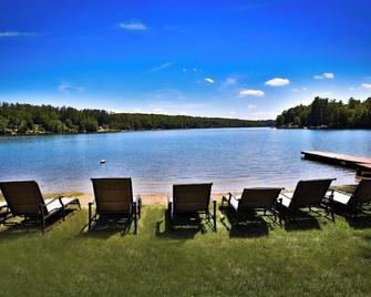 The Grandview- Family and Pet Friendly - Fort Ann - Patio