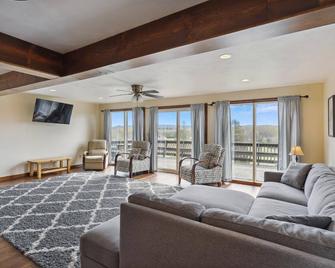 Mountain View Lodge | 9br, 3ba, Pool, Hot Tub, Amazing Views! - Farmington - Living room