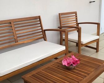 Charming villa bottom 100 m2 market town of Capesterre - Capesterre-Belle-Eau - Salon