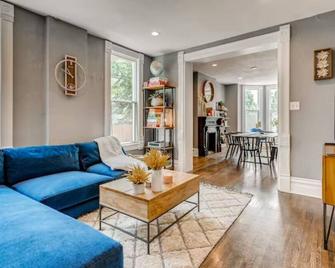 New! Cheerful 3-bedroom home walk to Empower Field - Denver