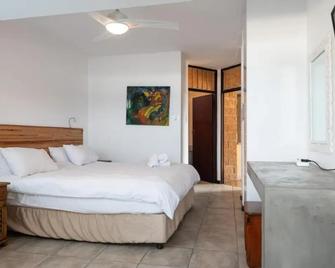 Le Roc 4 - Pet Friendly - Ballito - Schlafzimmer
