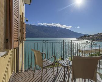 Hotel all'Azzurro - לימונה סול גרדה - מרפסת