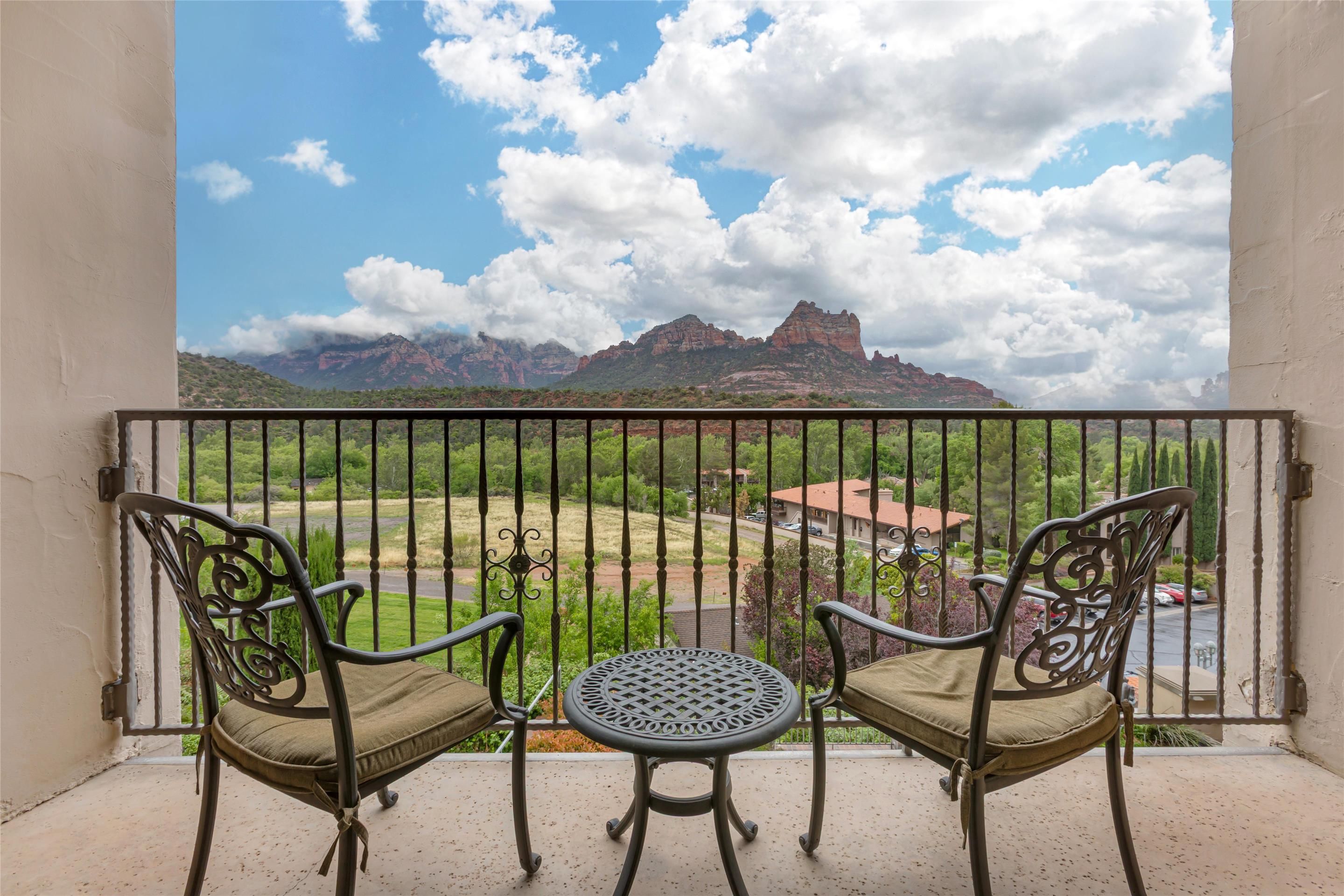 Best Western Plus Arroyo Roble Hotel & Creekside Villas