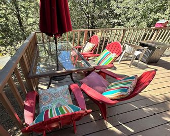 2 B/R Most Popular! 'Time Traveler Retreat' (Pets Welcome) - Julian - Balcón