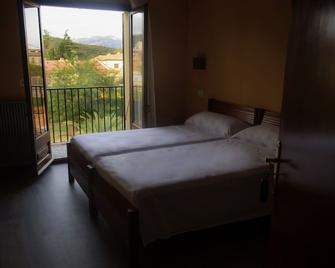 Hostal Mega Darnius - Darnius - Slaapkamer