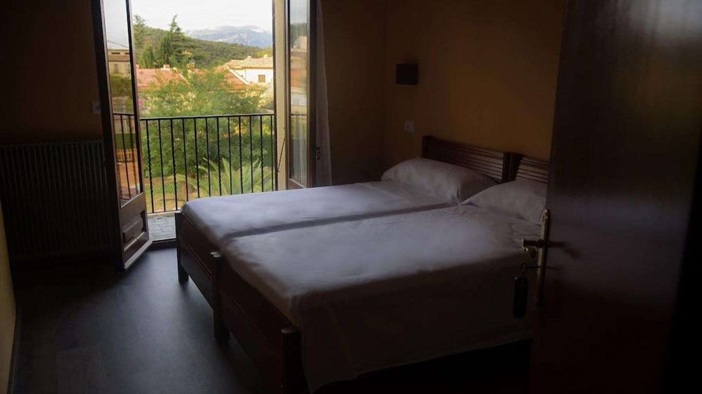 Hostal Mega Darnius