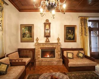 elegant and luxury house in Kastoria - Kastoriá - Living room