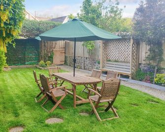Fabulous Georgian property overlooking the harbour of Aberaeron. - Aberaeron - Terasa
