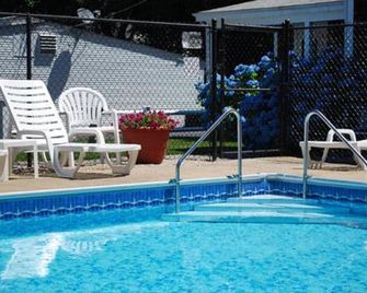Mariner Motel - Falmouth - Piscina