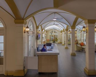 Central Mansions Hotel and Apartments - Phnom Penh