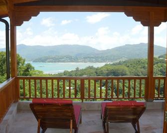 La Perle Appartements - Baie Lazare - Balkon