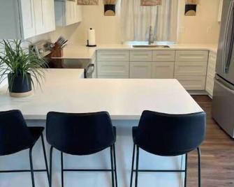 Centrally Located - Newly Built - Walk To The Beach! - Avon - Comedor