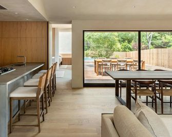 Luxe 4-Bedroom Wellness Retreat with Pool - Austin - Menjador