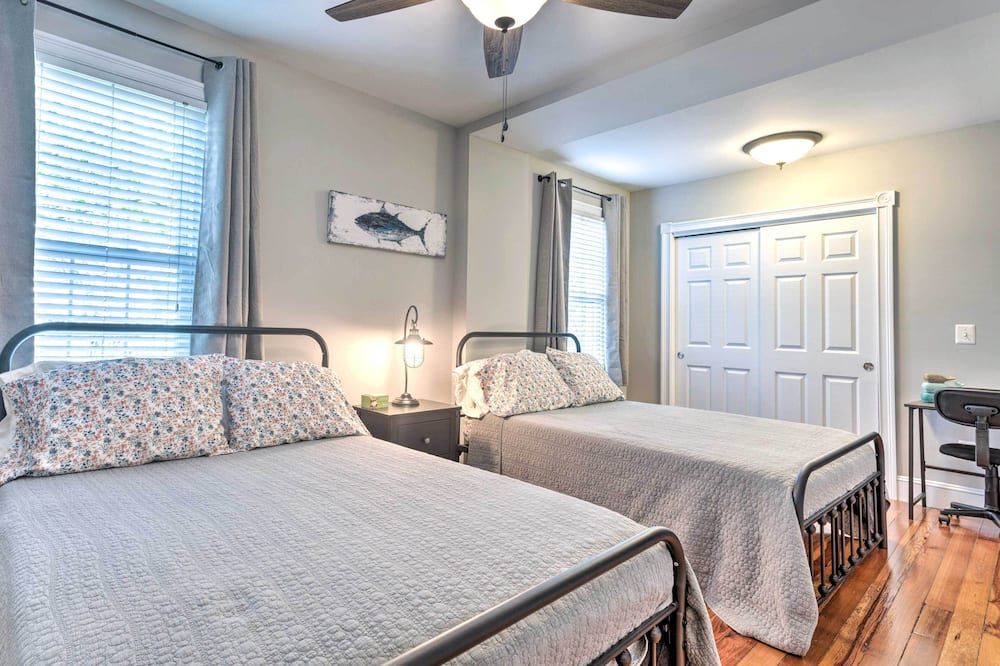 Mystic Refuge with Patio Less Than 1 Mi to Downtown! - Mystic - Bedroom