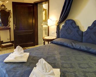 Hotel Portici - Arezzo - Makuuhuone